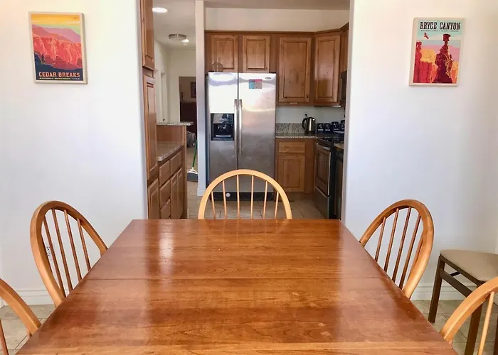 Local View Pet Friendly Boat Parking Close To Antelope Canyon & Horseshoebend