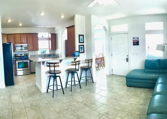 Local View Pet Friendly Boat Parking Close To Antelope Canyon & Horseshoebend