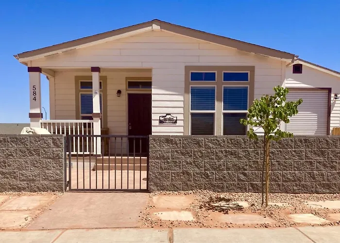 Local View Pet Friendly Boat Parking Close To Antelope Canyon & Horseshoebend